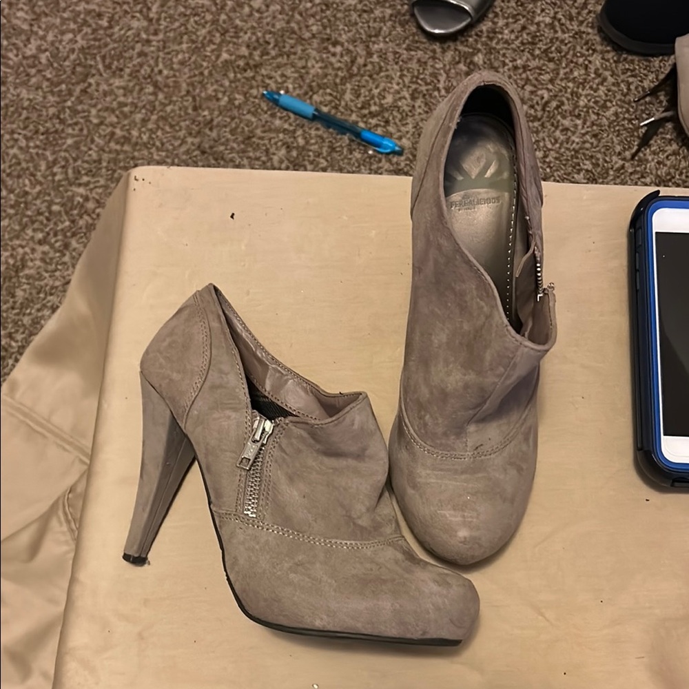 Stylish Gray Women's Heeled Boots